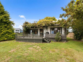 Serenity by the Lake - Lake Taupo Holiday Home